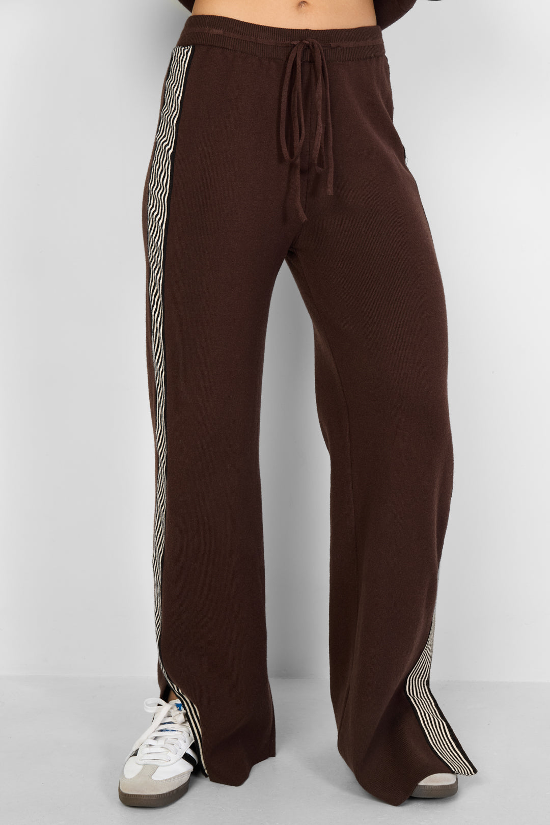 Knitted trousers with stripes
